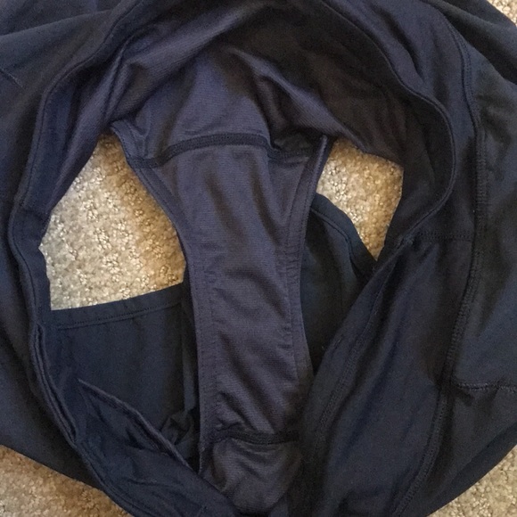 Lululemon Speed Up Mid-Rise Lined Short in black size 6 - Picture 7 of 9